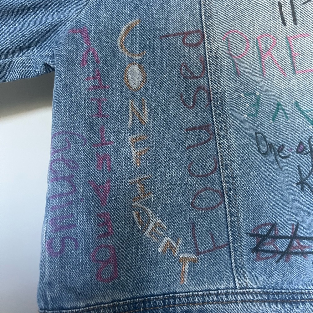 Juniors Medium DIVA cropped denim jacket